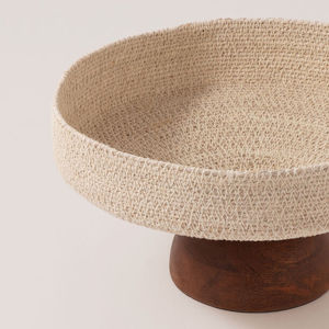 Cesta Tejida a Mano con Base de Madera, Plato Decorativo Minimalista para Servir, Color Beige Natural - Product Image 1