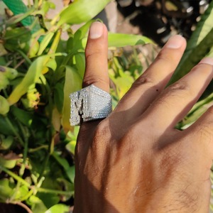 Anillo Personalizado con Iniciales de Moissanita, Anillo de Plata de Ley 925 con Letras del Alfabeto, Anillos de Diamantes de Corte Redondo para Hombre - Product Image 4