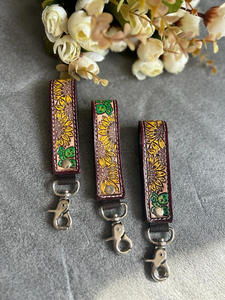 พวงกุญแจหนังนูนลายดอกไม้ที่มีสไตล์อุปกรณ์โลหะที่แกะสลักด้วยมือพร้อมพวงกุญแจน่ารัก - Product Image 4