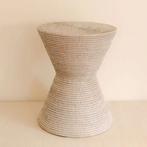 Mesa Auxiliar de Ratán Natural Hecha a Mano, Proveedor Mayorista de Muebles de Ratán Tejido para Interiores del Hogar - Product Image 1