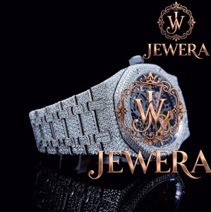 Montre de style diamant Moissanite en promotion, entièrement sertie de pierres, idéale pour le quotidien et les cadeaux de luxe, disponible à la vente - Product Image 3