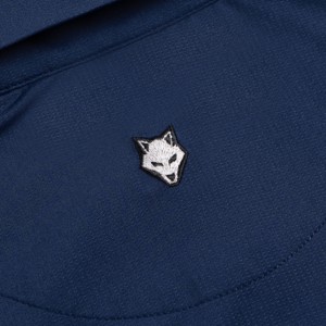 Polo de golf pour homme bleu marine à manches courtes, couleur unie, style décontracté, tissu tricoté respirant, coupe classique, logo sur la manche gauche - Product Image 4