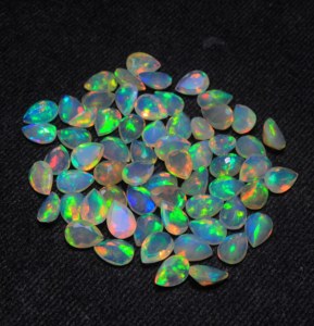 Ópalo Corte Pera 5x7mm, Gema Natural Suelta de Rajasthan, Marca HASNAIN GEMS, Certificado por Terceros, Corte Facetado con Juego de Color/Fuego - Product Image 1