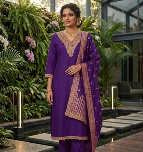 Conjunto indio-pakistaní de rayón morado bordado, Kurti recto con pantalón y Dupatta, atuendo étnico femenino para uso casual y festivo. - Product Image 1