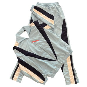 Chaqueta Cortavientos Deportiva para Hombre, Conjunto de Chaqueta y Pantalón, Color Personalizado, Ropa Deportiva Ligera de Nailon, Sudadera con Capucha, Logotipo Bordado con Parches - Product Image 1