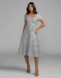 Robe fourreau mi-mollet élégante en satin et sequins, style vintage, avec col rond et manches courtes, gris - Product Image 3
