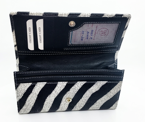 Portefeuille-pochette en cuir à motif zèbre fait main pour femme – Organisateur multi-cartes avec fermeture à bouton-pression - Product Image 3