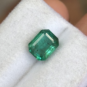 Esmeraldas Naturales de Zambia, Peso 1.74 Quilates, Gema de Esmeralda Natural de Zambia, Corte Octogonal Verde Intenso, Gema Suelta Facetada para Joyería - Product Image 2