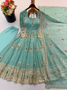 Robe Anarkali brodée bleu ciel pour femme, longueur ras du sol, style traditionnel indien pakistanais, coupe ample, en soie extensible - Product Image 5