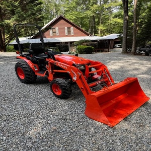 Tracteur Kubota B2601 moderne offrant une conception compacte, des performances utilitaires robustes, une maniabilité aisée et un fonctionnement fiable. - Product Image 6
