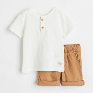 Conjunto de Ropa de Verano para Niños, Conjunto de Camiseta y Pantalones Cortos para Niños de 1 a 5 Años, Conjunto de 2 Piezas - Product Image 1