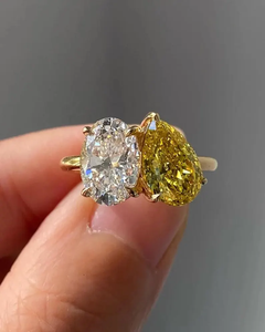 Bague de fiançailles tendance Toi et Moi en or avec diamants ovales blancs et jaunes fantaisie cultivés en laboratoire, certifiée IGI, bijoux personnalisés - Product Image 3