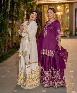 Conjunto Sharara de Crepé Francés Pesado con Estampado Floral Elegante de Kritva Fashion, Dupatta, para Mujer, Largo hasta la Rodilla, Corte Regular, Materiales Reciclados - Product Image 1