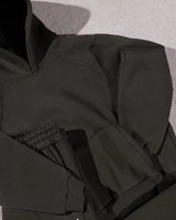 Ensemble survêtement homme personnalisé avec logo, 100% coton 450 g/m², comprenant un sweat à capuche zippé ample et court et un pantalon de survêtement coupe décontractée