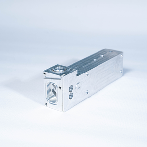 Fabrication de pièces de machines en métal et acier inoxydable par fraisage/tournage CNC de haute précision. Entièrement personnalisées, fabriquées en Thaïlande. - Product Image 5