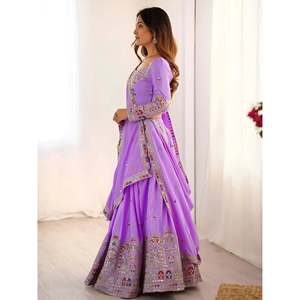 Lehenga Choli de Crepé con Lentejuelas Color Lavanda para Damas de Honor con Dupatta - Talla Grande, Estilo Vintage, Sin Tirantes, Satinado - Product Image 6