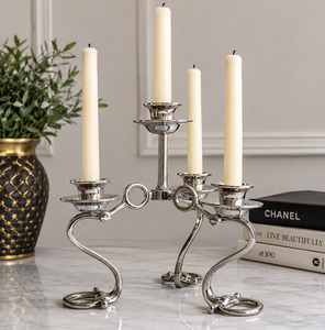 Support de bougies en métal argenté inspiré de l'équipement équestre, 4 bougies, centre de table décoratif, accent de décoration intérieure - Product Image 1