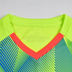 Nouveau style de maillot de football d'entraînement, logo personnalisé, respirant, grande taille, manches courtes, fabriqué au Pakistan, maillot de sport de haute qualité - Product Image 3
