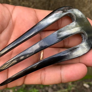 Elegante Horquilla para el Cabello Hecha a Mano con Cuerno de Búfalo, Artesanía Natural, Clásica, Tradicional, para Moños, Regalo Empresarial para Mujeres - Product Image 1