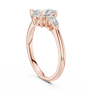 Anillo de Compromiso de Oro Rosa con Diamante Corte Pera, Anillo de Boda de Tres Piedras con Diamantes Laterales en Forma de Pera para Mujer - Product Image 2