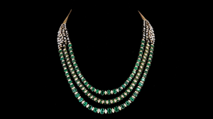 Collier multicouche en argent avec diamants de laboratoire et émeraude verte de laboratoire |   Bijoux de Mariage de Luxe |   Bijoux de mariée - Product Image 3