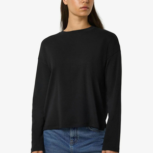 T-shirt décontracté pour femme à manches longues, en matière douce, avec coutures solides et finitions lisses, idéal pour les styles saisonniers - Product Image 1