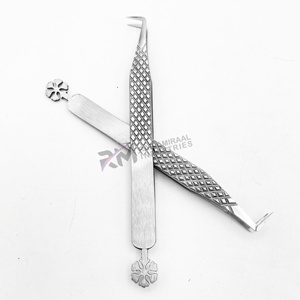 Pinzas para Pestañas RMI Silver Diamond Grip de Acero Inoxidable con Punta Puntiaguda, Marca Personalizada, 100% Personalizables, Precio al por Mayor por Volumen - Product Image 5