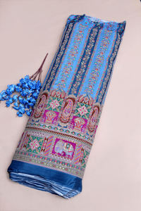 Tissu en crêpe naturel de qualité supérieure, bleu royal, à rayures florales, imprimé par placement, avec bordure décorative de créateur, pour robe Kurti, vêtement ethnique - Product Image 2