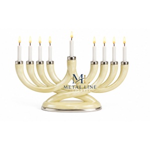Ménorah israélienne en résine rouge, ménorah de Hanouka avec porte-bougies argentés, 9 branches, effet marbre, chandelier juif Judaica - Product Image 6