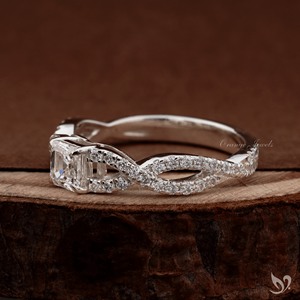 แหวนเพชรทรง Asscher 0.5 กะรัต ฝังเพชรแบบ Pave วงแหวนบิดเกลียว รับรองโดย IGI ทองคำขาว 10K แหวนหมั้น - Product Image 2