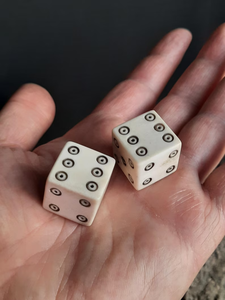 Dados de cuerno tallados a mano estilo romano antiguo – Diseño auténtico inspirado en la Roma/Vikingos / la mayoría de PERFECT ENTERPRISES - Product Image 6