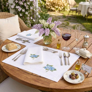 Juego de Manteles Individuales y Servilletas Finas Bordadas a Mano, Lavables y Reutilizables, con Diseño de Hortensias Azules, 100% Algodón, para Hogar y Bodas - Product Image 4
