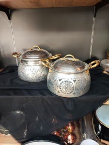 Casserole ronde en métal vintage très demandée avec couvercle, extérieur poli, poignées en alliage de zinc, ustensile de cuisson durable - Product Image 5