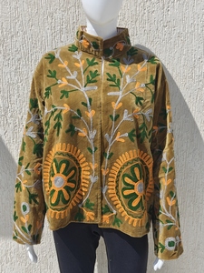 Veste florale bohème pour femmes, vêtement d'extérieur en velours brodé, manteau de style Suzani coloré - Product Image 6