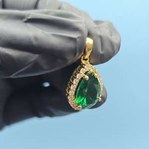 Pendentif en forme de goutte d'eau vert émeraude, pendentif halo serti de diamants, pendentif personnalisé en moissanite, pendentif en diamant poire, pendentif en argent 925 pour femme - Product Image 2