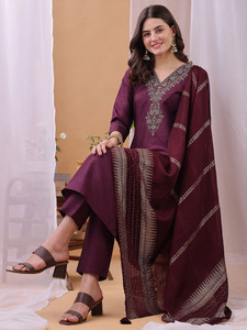 Ensemble Kurta en soie brodée violette avec pantalon et dupatta, vêtements décontractés pour femmes, style traditionnel indien pakistanais, longueur genou, coupe classique - Product Image 1