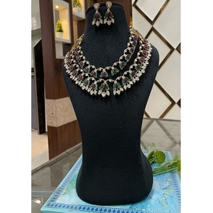 Elegante Juego de Collar y Aretes Kundan de Lujo para Mujer, Chapado en Oro de Primera Calidad con Circonitas, Regalo de Compromiso o Boda - Product Image 1