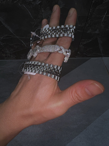 Reloj de Cuarzo de Lujo con Diamantes Iced Out, Esfera MOP, Bisel Brillante, de Acero Inoxidable Plateado, para Mujer, Hombre, Unisex - Product Image 4