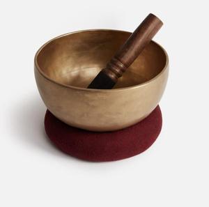 Cuenco de Canto Budista de Latón con Diseño Inspirado en OM para Meditación, Sanación por Sonido y Música Terapéutica - Product Image 6