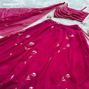 Conjunto de Lehenga-Blusa de Georgette de Diseño Elegante y Moderno con Pintura a Mano y Dupatta Incluida, Proveedor de Surat - Product Image 1