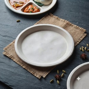 Assiette ronde jetable en bagasse blanche écologique de 10 pouces pour événements et cafés - Product Image 5