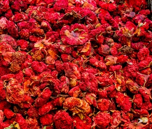 Fleurs de grenade séchées naturelles aux couleurs attrayantes et d'une qualité durable, idéales pour la décoration intérieure et l'emballage cadeau - Product Image 1