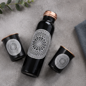 Ensemble de bouteilles en verre gravées de mandalas noirs brillants de qualité supérieure, thermos de voyage portable, design bohème noir et or - Product Image 1