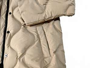 เสื้อแจ็คเก็ตดาวน์สำหรับผู้หญิง OEM - เสื้อโค้ทกันน้ำสำหรับเดินทางในฤดูหนาวแบบมีฮู้ด ตกแต่งพิเศษ ผลิตโดย MADE TRIOTAKE - Product Image 3