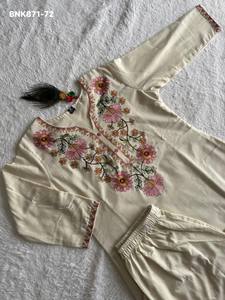 Ensemble coordonné Kurti-Pantalon en coton Khadi avec broderie et travail de sequins, design Evergreen, pour tenue occasionnelle, fabricant de mode féminine - Product Image 3