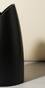 Florero Moderno de Aluminio Fundido en Negro Mate, Florero Creativo en Forma de V para Decoración de Interiores y Adornos para el Hogar - Product Image 3