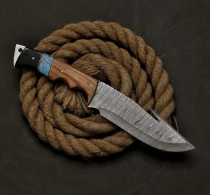 Couteau de chasse et de camping à lame fixe en acier Damas de qualité industrielle Nordic Forge, avec poignée personnalisée et étui - Product Image 4