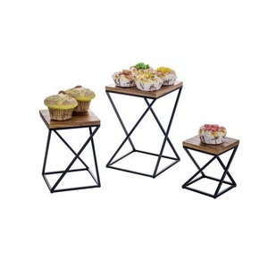 Support à gâteau en métal de luxe avec base robuste pour mariages, fêtes et présentations de desserts à domicile - Product Image 2