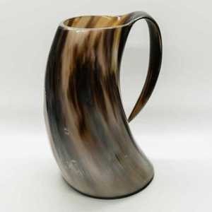 Tasse à vin en corne de buffle naturelle, faite à la main, durable, style Viking, sculptée, imitation antique, avec base en bois, idéale pour le vin et la bière - Product Image 2