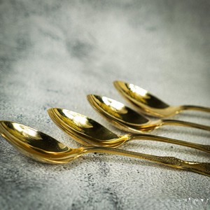 Cuillère à dessert dorée haut de gamme pour hôtel, avec manche en laiton et motif lune antique en relief, idéale pour la maison et les dîners d'hôtel - Product Image 6